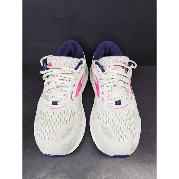 Hoka Women 8 Comfy footwear - Picture 6 of 9